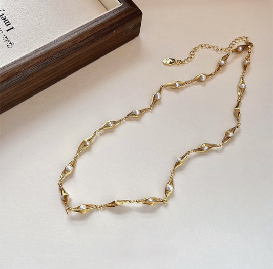 RADIENT PEARL LUXE NECKLACE